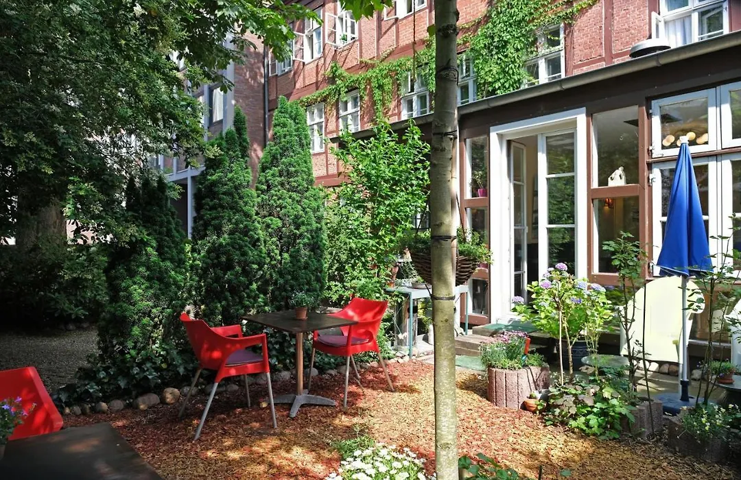 Frauenhotel Hanseatin - Women Only-1