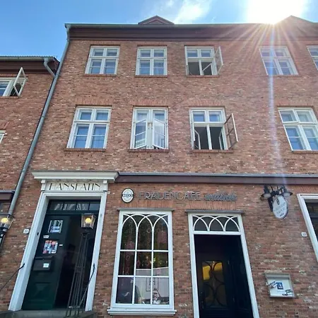 Frauenhotel Hanseatin - Women Only-2
